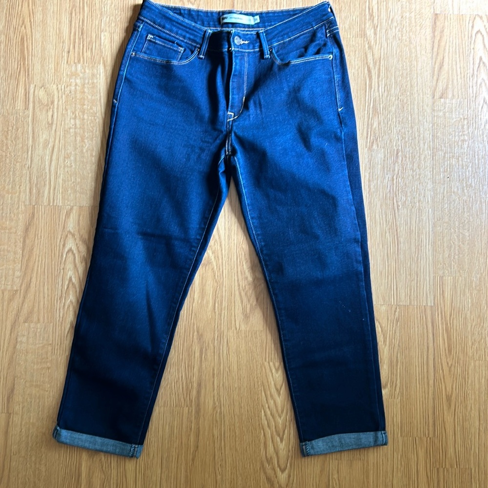 Dark Washed Blue Levi’s Jeans-Mid Rise Skinny. Size 10